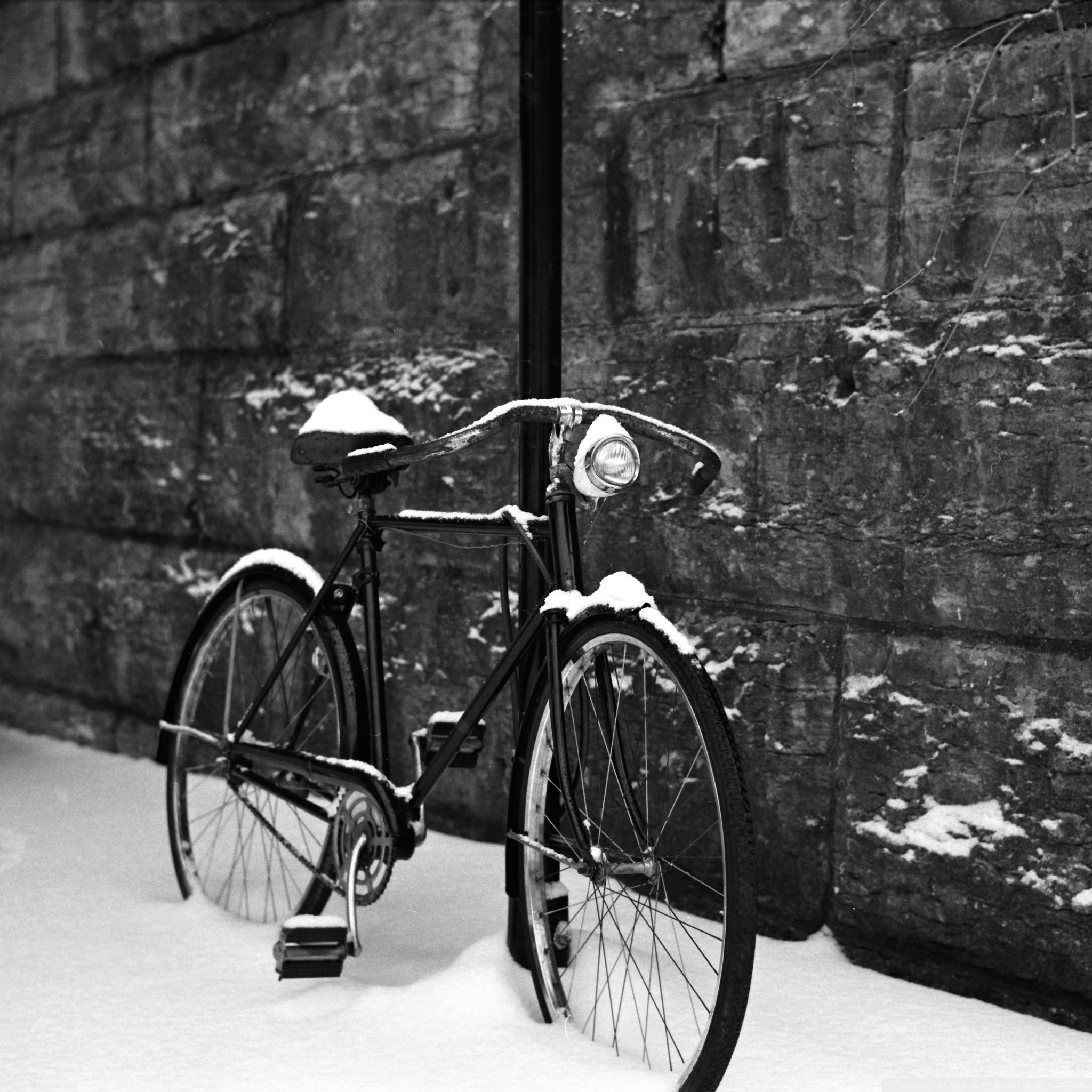 雪の積もった自転車 モノクロ写真のipad壁紙 Ipad タブレット壁紙ギャラリー