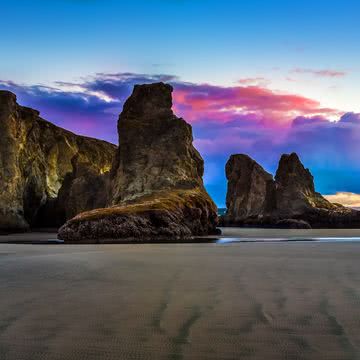 浜辺の大岩