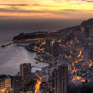 海沿いの夜景