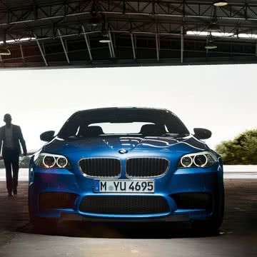 BMW M5（ブルー）