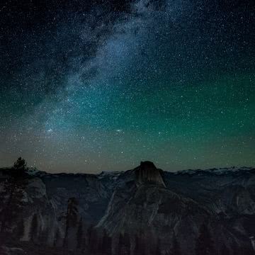 山の星空