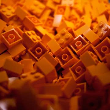 オレンジ色のレゴブロック