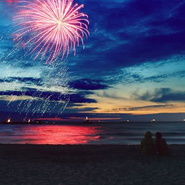 夜の海の花火 | 夏っぽいiPad壁紙