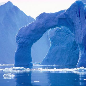 氷河のトンネル