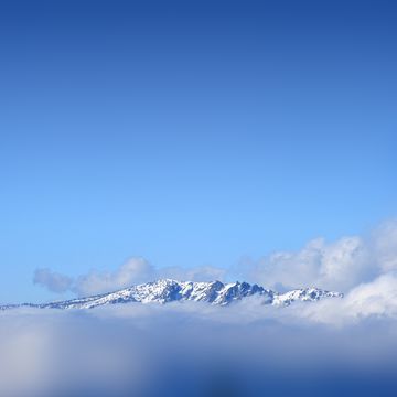 雪山と空