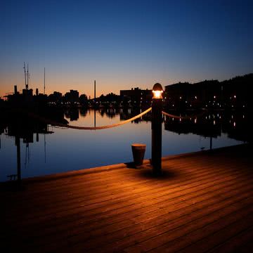 水辺の夜景