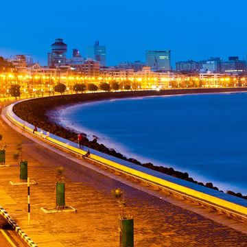 海辺の夜景