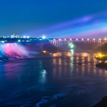 【夜景】ライトアップされたナイアガラの滝