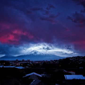 夜の山