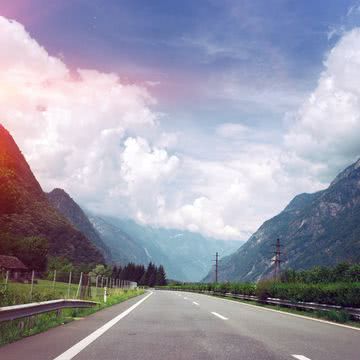 山間の道路