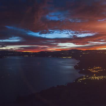 海沿いの夜景