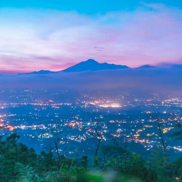 山の麓の夜景