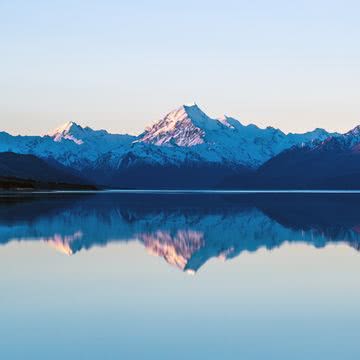 湖に映る山