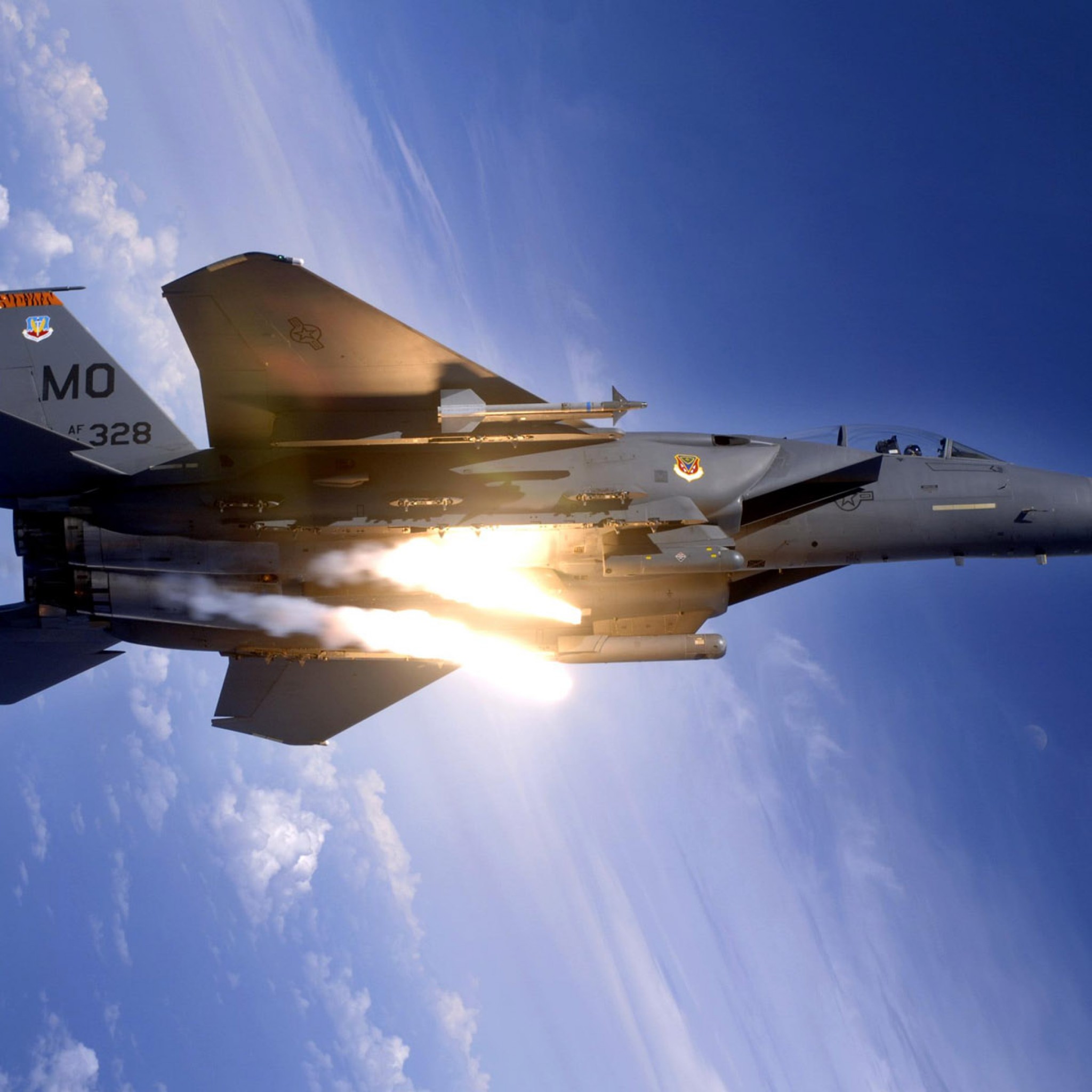 Высота истребителя. F-15 Eagle. F-15e Strike Eagle. F 15 истребитель. F-15 ракеты.