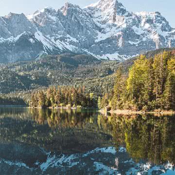 山と湖