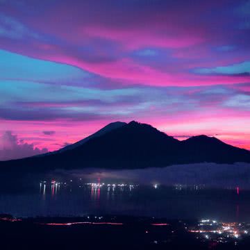 山の麓の夜景