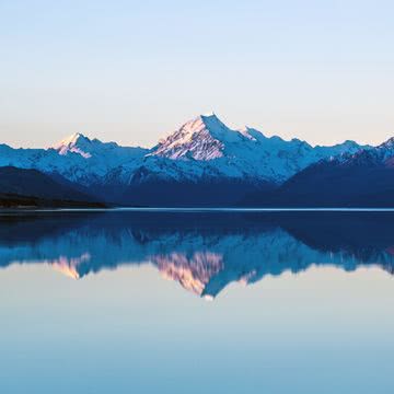 山と湖