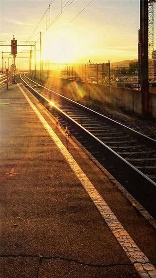 夕暮れの駅