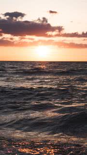 夕暮れの水平線