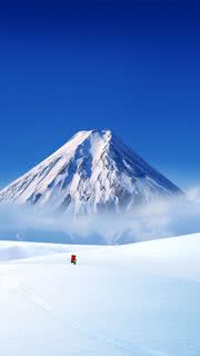 真っ白な雪山