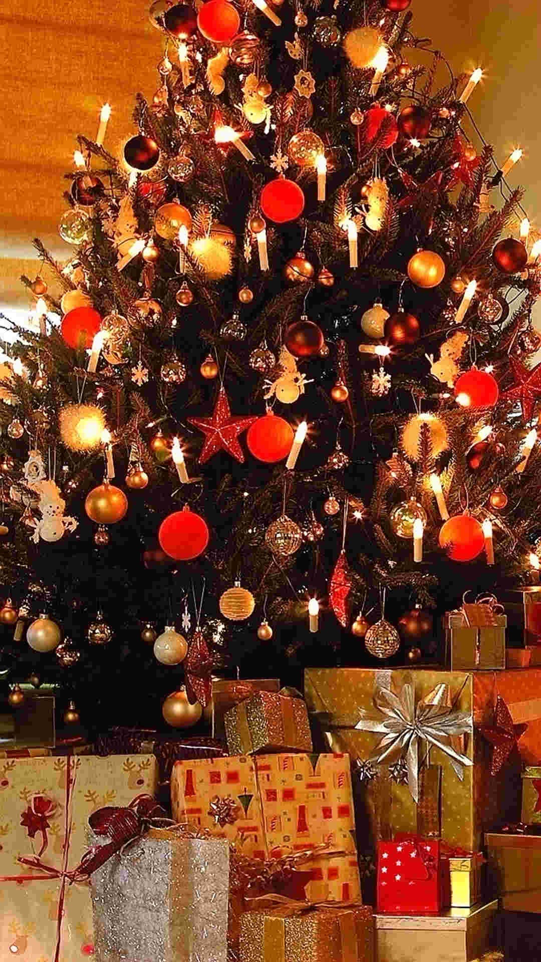 クリスマスツリーと沢山のプレゼント Iphone11 スマホ壁紙 待受画像ギャラリー