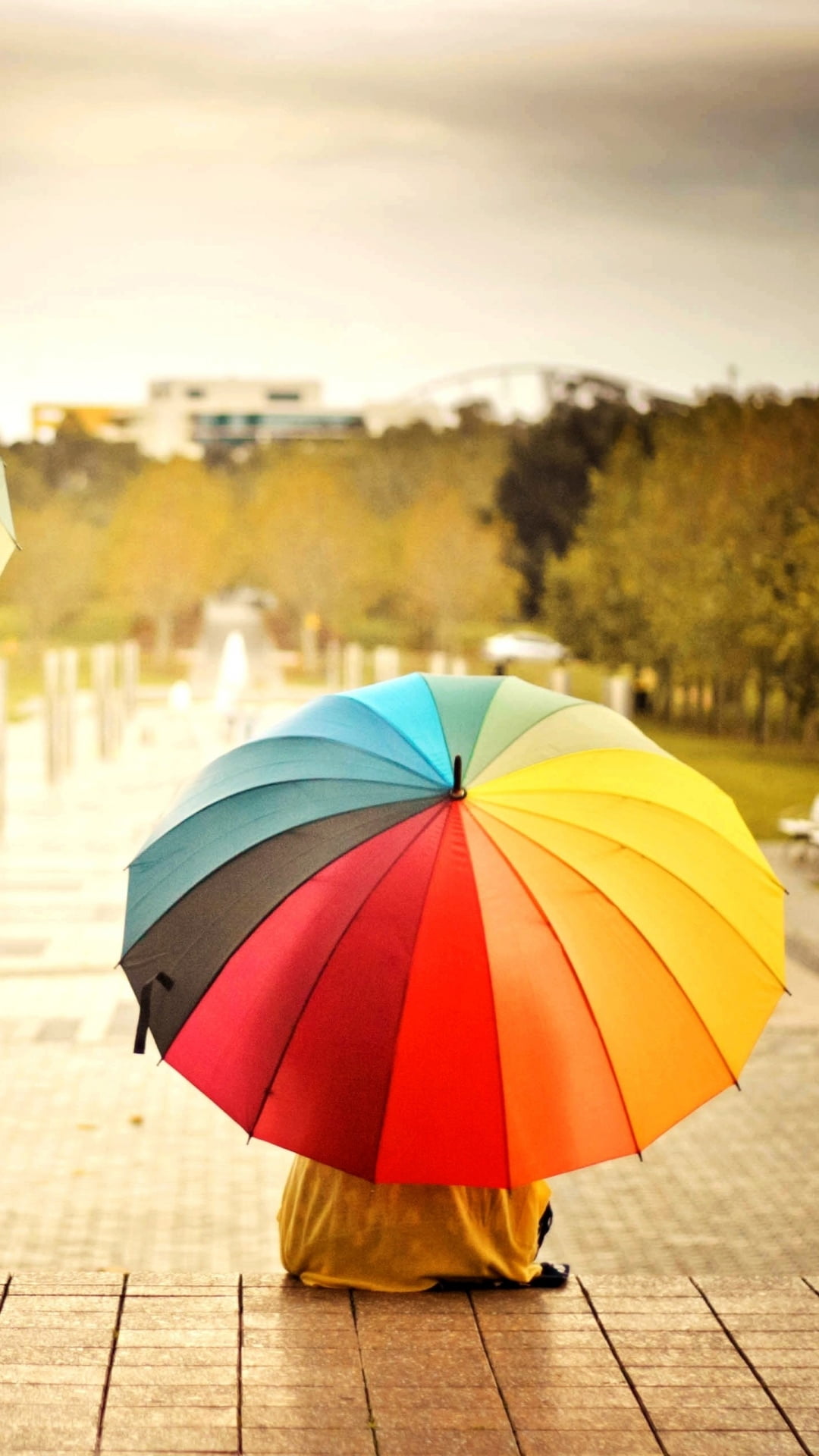 虹色の傘とセピア色の風景 Iphone11 スマホ壁紙 待受画像ギャラリー