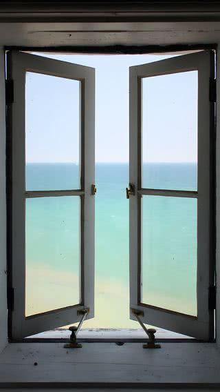 浜辺の窓