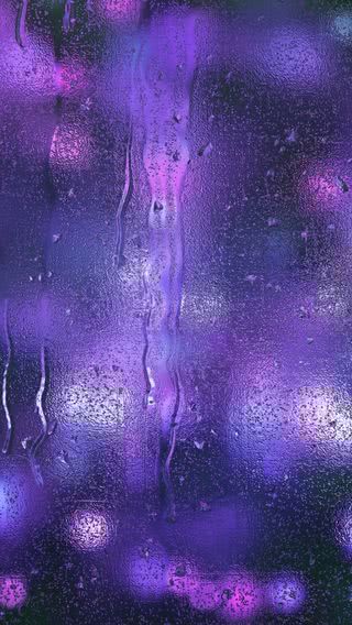 雨に濡れたガラス窓
