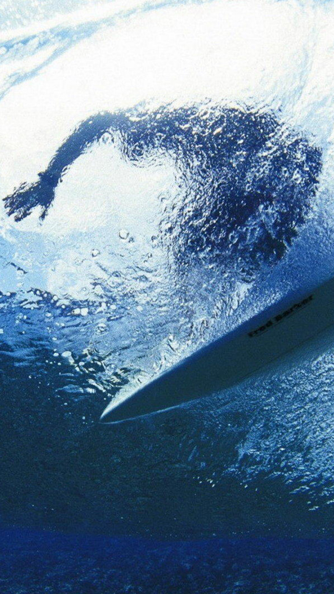 水中から見たサーフィン Iphone12 スマホ壁紙 待受画像ギャラリー