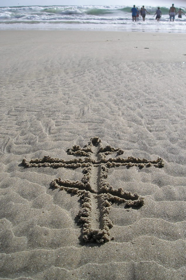 浜辺に八端十字架 Iphone壁紙ギャラリー