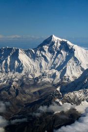 真っ白な山