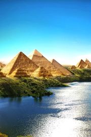 水辺のピラミッド