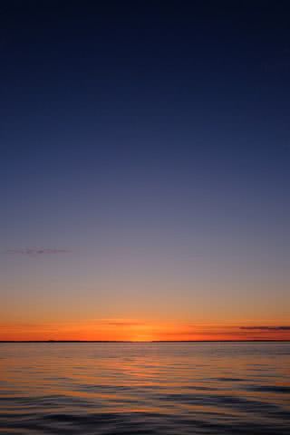 夕暮れの水平線