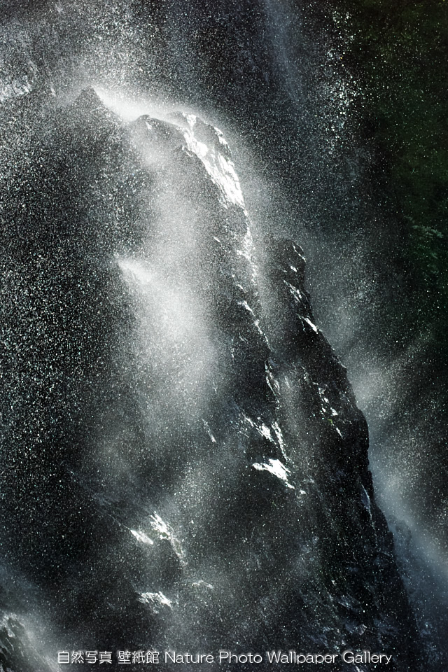スマホ壁紙 Iphone 4高画質壁紙 滝の飛沫 自然 風景