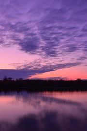 夕暮れの湖