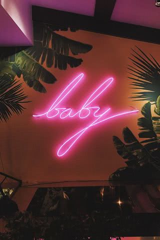 ネオン - baby