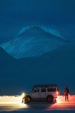 夜の雪山