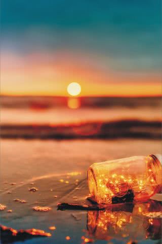 浜辺の輝く瓶