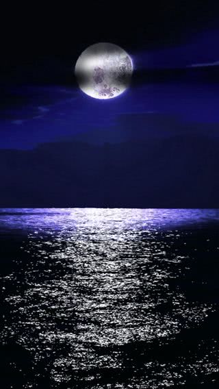 満月と海