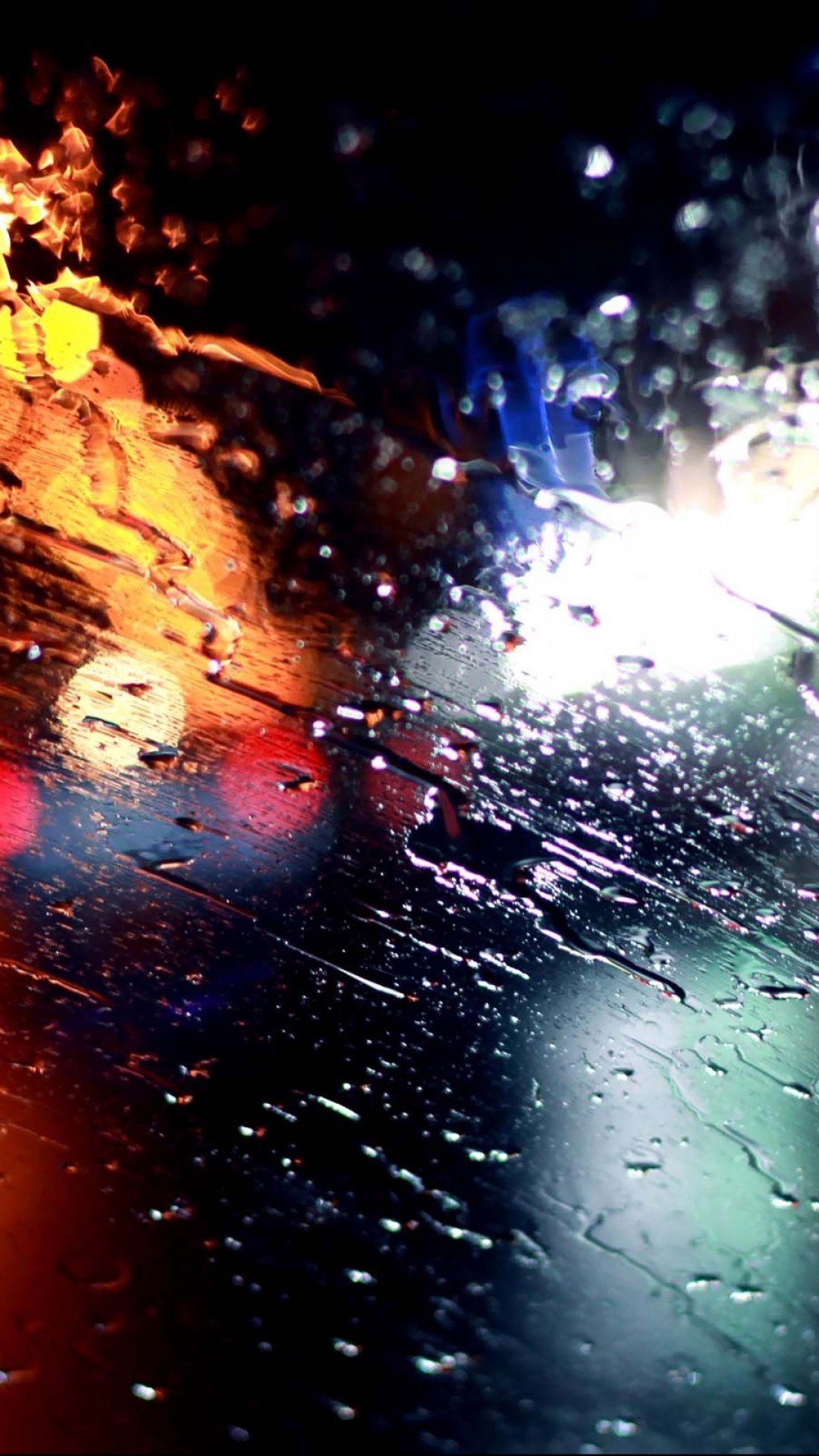 ガラス越しの雨の夜景 Iphone12 スマホ壁紙 待受画像ギャラリー