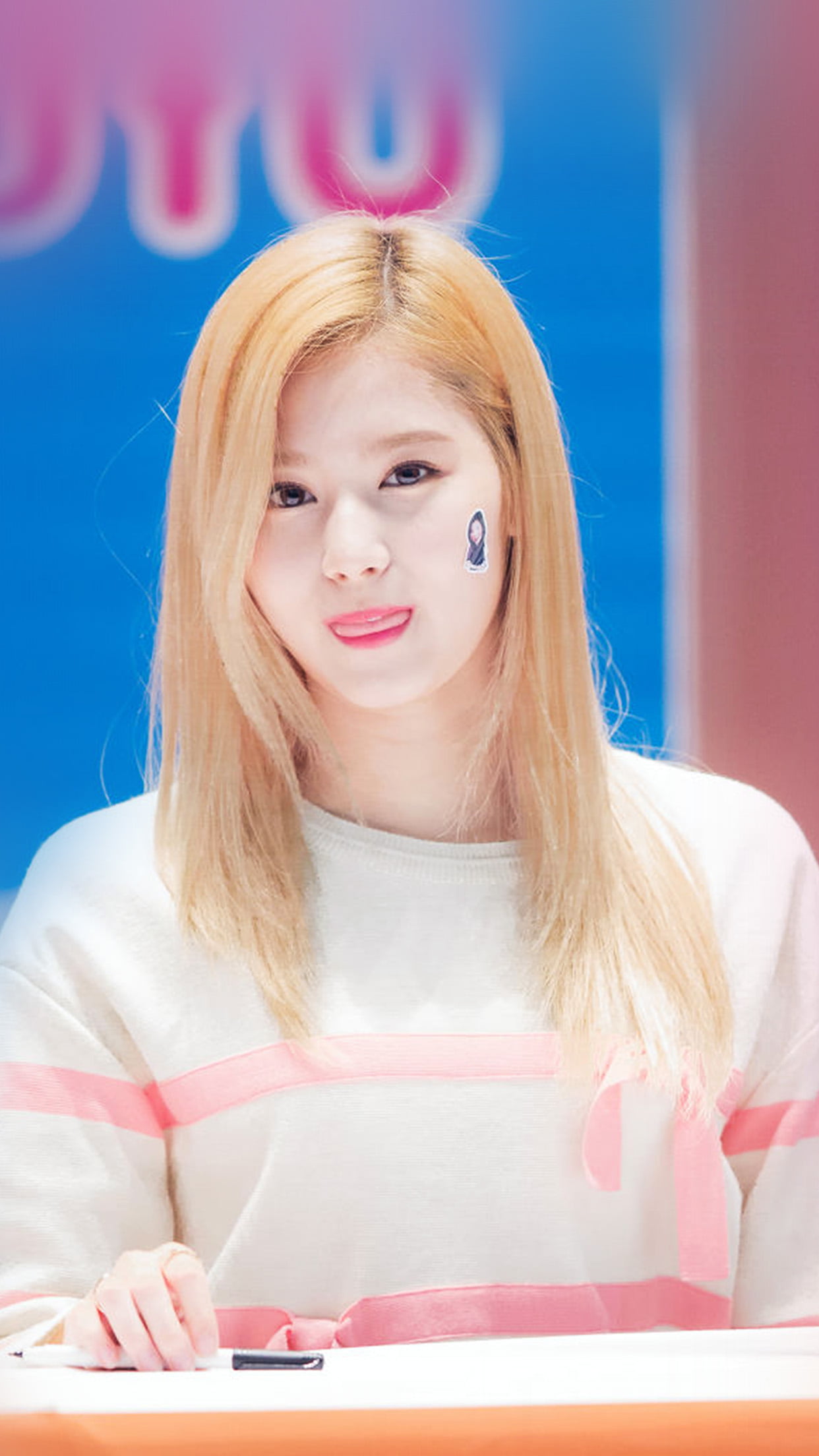 Twice Sana Iphone14 スマホ壁紙 待受画像ギャラリー