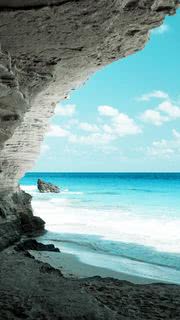 浜辺の洞窟