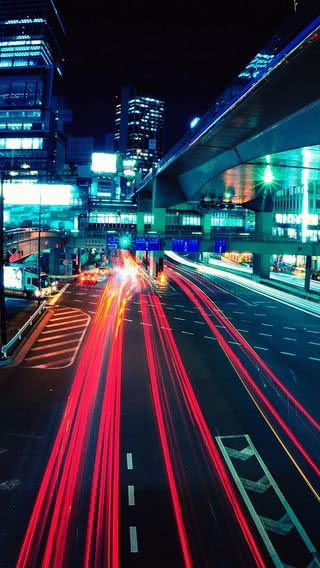 夜の東京の道路