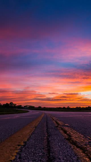 夕焼けと道路