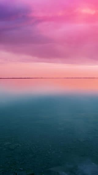 夕日に染まる水平線