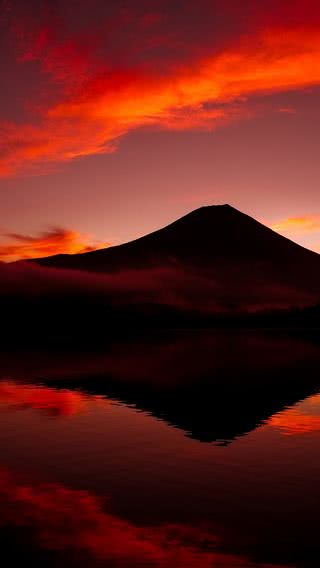 夕日に染まる富士山