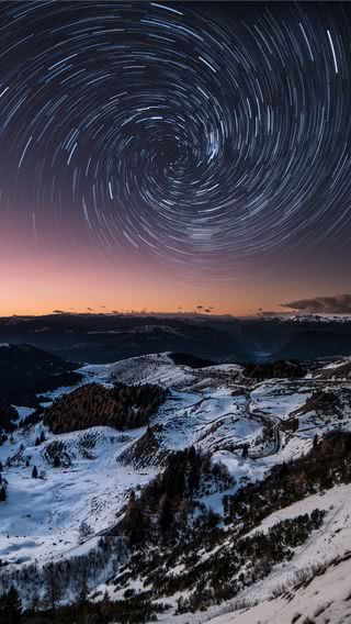 雪山の星空の軌跡