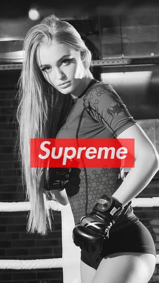 Supreme (シュプリーム)