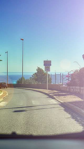 海沿いの道路