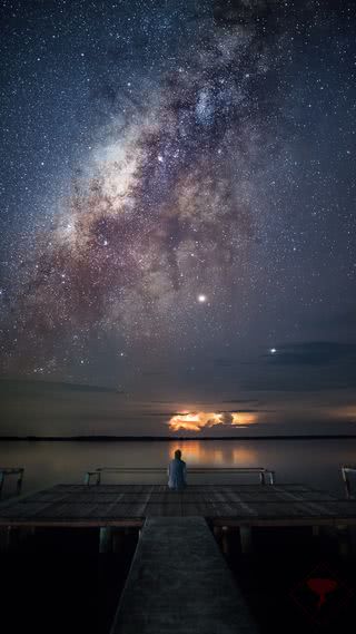 海辺で見上げる星空